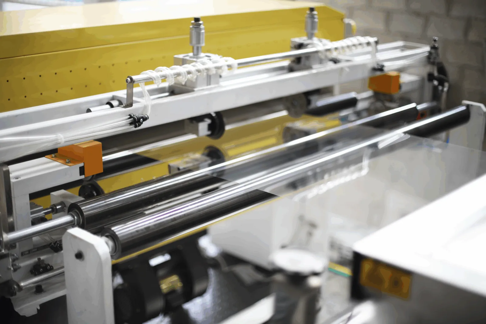 Precision rollers and guides on the PET sheet line
