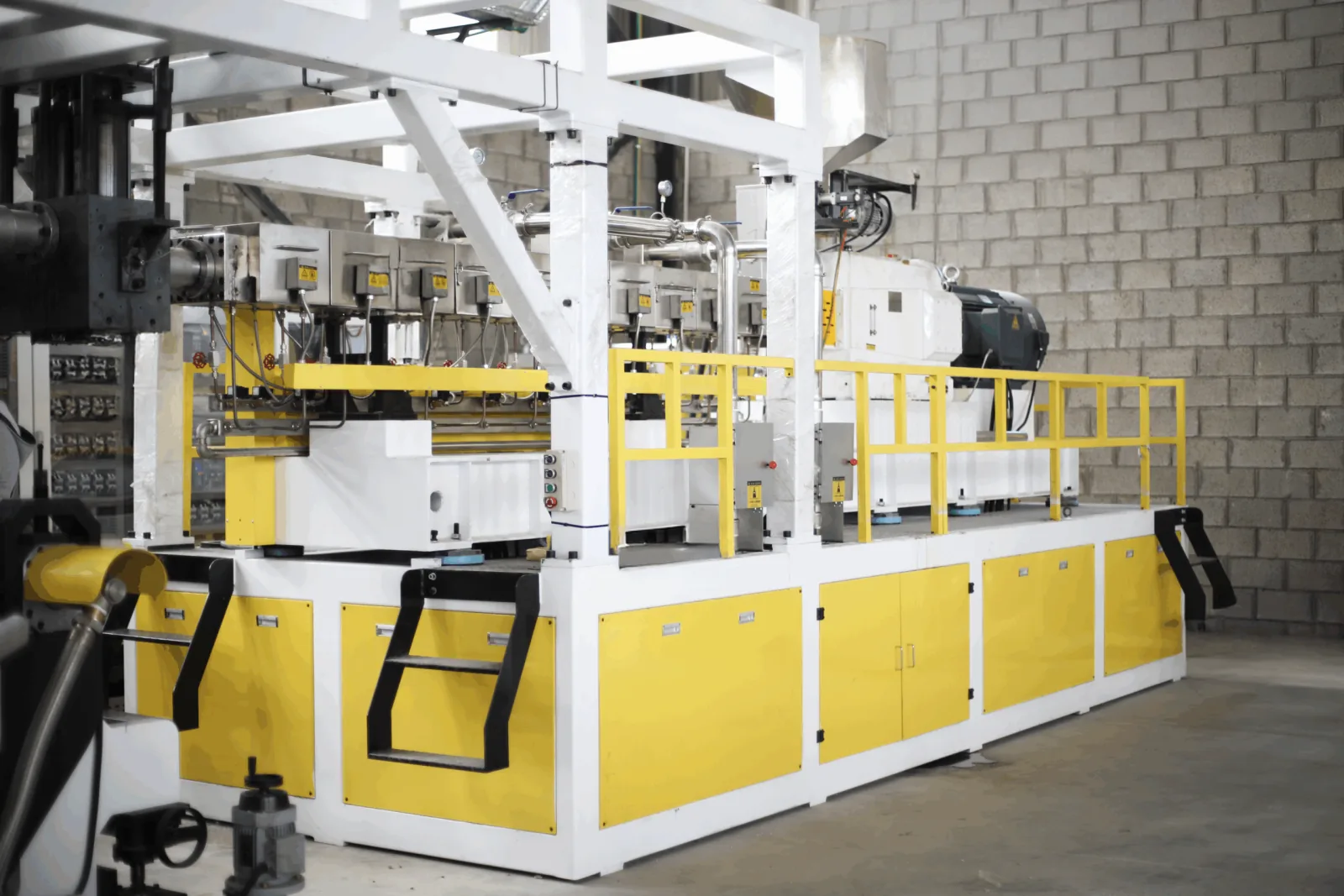 Full PET sheet extrusion line inside the factory